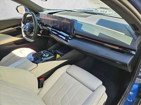Certified 2024 BMW 530i w/ Convenience Package RWD image 20