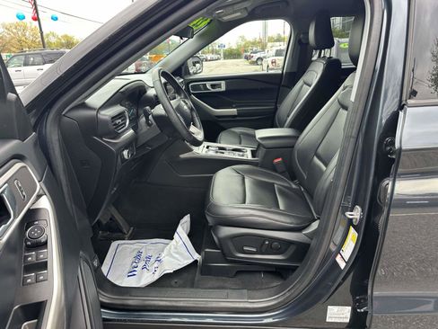 Certified 2022 Ford Explorer XLT w/ Equipment Group 202A AWD/4WD image 17