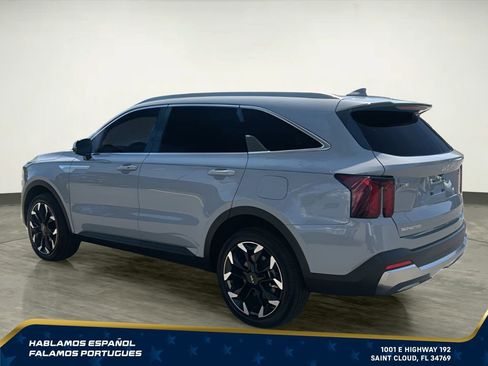 Used 2025 Kia Sorento EX w/ Panoramic Sunroof Package AWD/4WD image 4