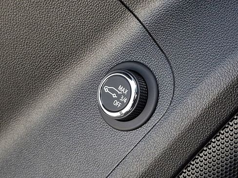 Used 2023 GMC Acadia AT4 image 29