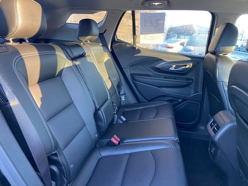 Used 2024 GMC Terrain SLT image 31