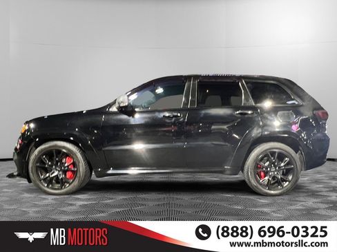 Used 2017 Jeep Grand Cherokee SRT image 9