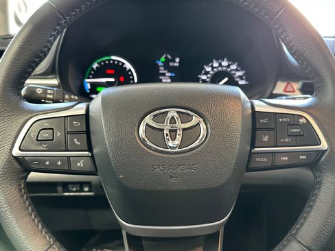 Used 2024 Toyota Sienna XLE image 26