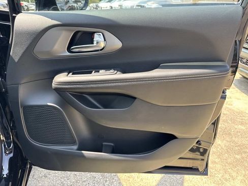 New 2027 Chrysler Pacifica Select FWD image 14