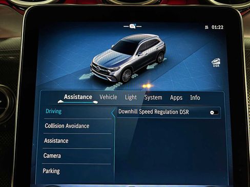 Used 2025 Mercedes-Benz GLC 300 4MATIC image 35