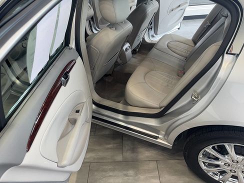 Used 2010 Buick Lucerne CXL image 21