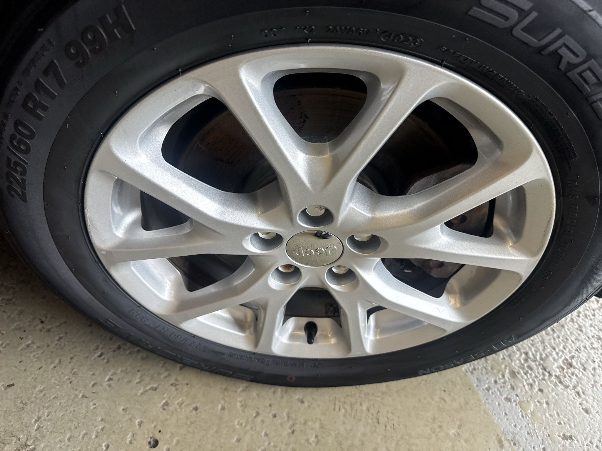 Used 2014 Jeep Cherokee Latitude w/ Cold Weather Group FWD image 34