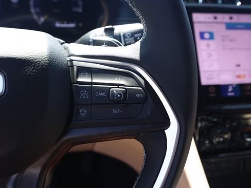 New 2025 Jeep Grand Cherokee Limited w/ Luxury Tech Group II image 27