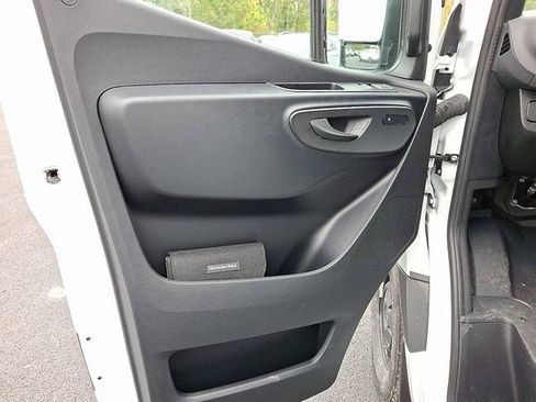 Used 2025 Mercedes-Benz Sprinter 2500 image 11