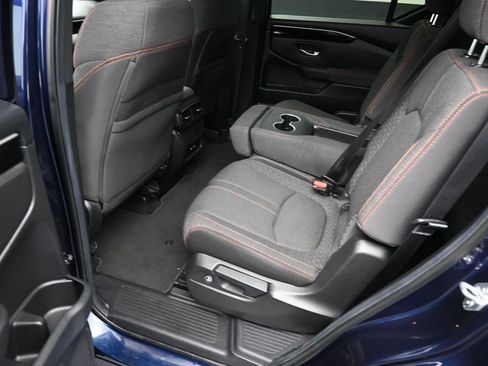 Used 2025 Honda Pilot Sport image 15