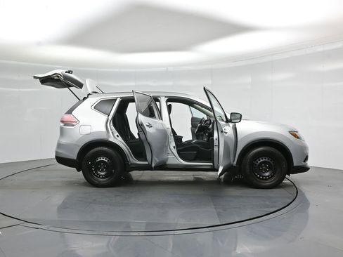 Used 2014 Nissan Rogue S image 4