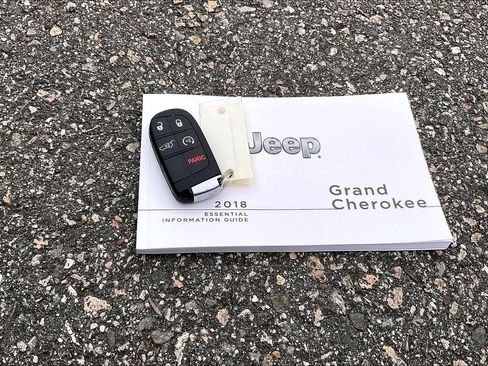 Used 2018 Jeep Grand Cherokee Limited AWD/4WD image 10