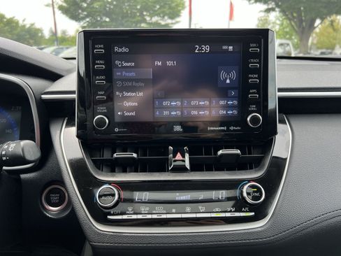 Used 2022 Toyota Corolla Cross XLE w/ Convenience Package AWD/4WD image 18