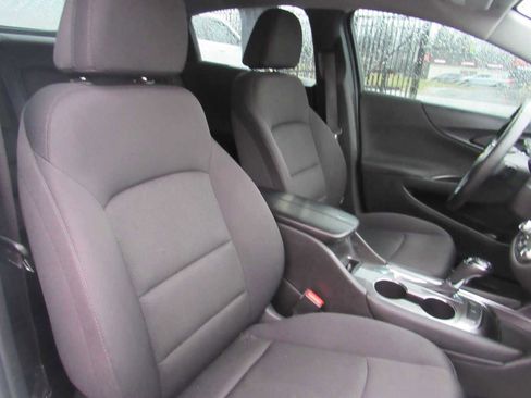 Used 2017 Chevrolet Malibu LT image 22