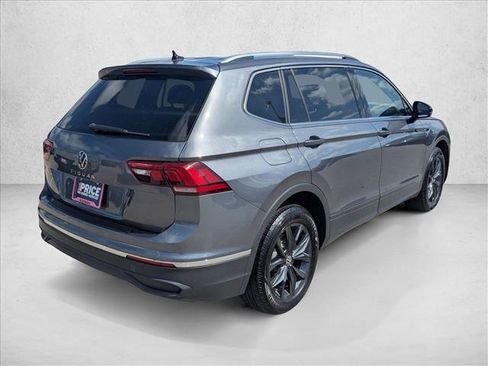 Used 2024 Volkswagen Tiguan SE w/ Panoramic Sunroof Package FWD image 5