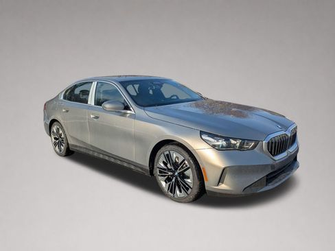 New 2026 BMW 530i xDrive w/ Premium Package AWD/4WD image 1