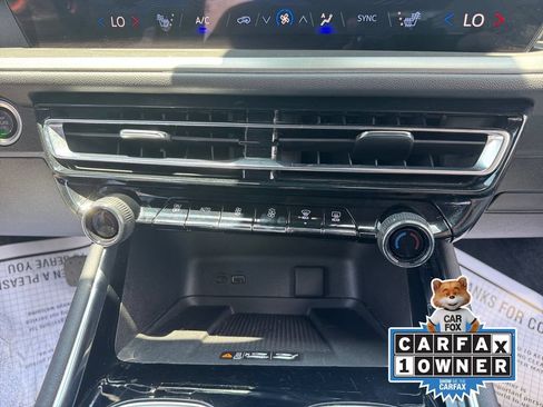 Used 2025 Chevrolet Traverse LT FWD image 21