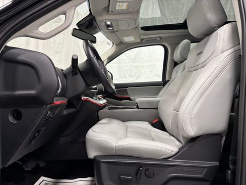 Used 2025 Ford Expedition Platinum AWD/4WD image 14