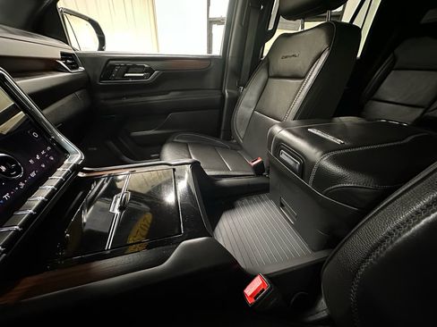Used 2025 GMC Yukon Denali AWD/4WD image 40