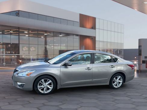 Used 2013 Nissan Altima 2.5 SV w/ 2.5SV Convenience Pkg image 3