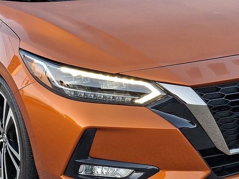 Certified 2021 Nissan Sentra SR w/ SR Premium Package image 9