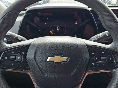 Used 2025 Chevrolet Trax LT FWD image 18