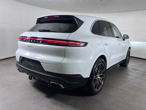 Certified 2024 Porsche Cayenne AWD/4WD image 7