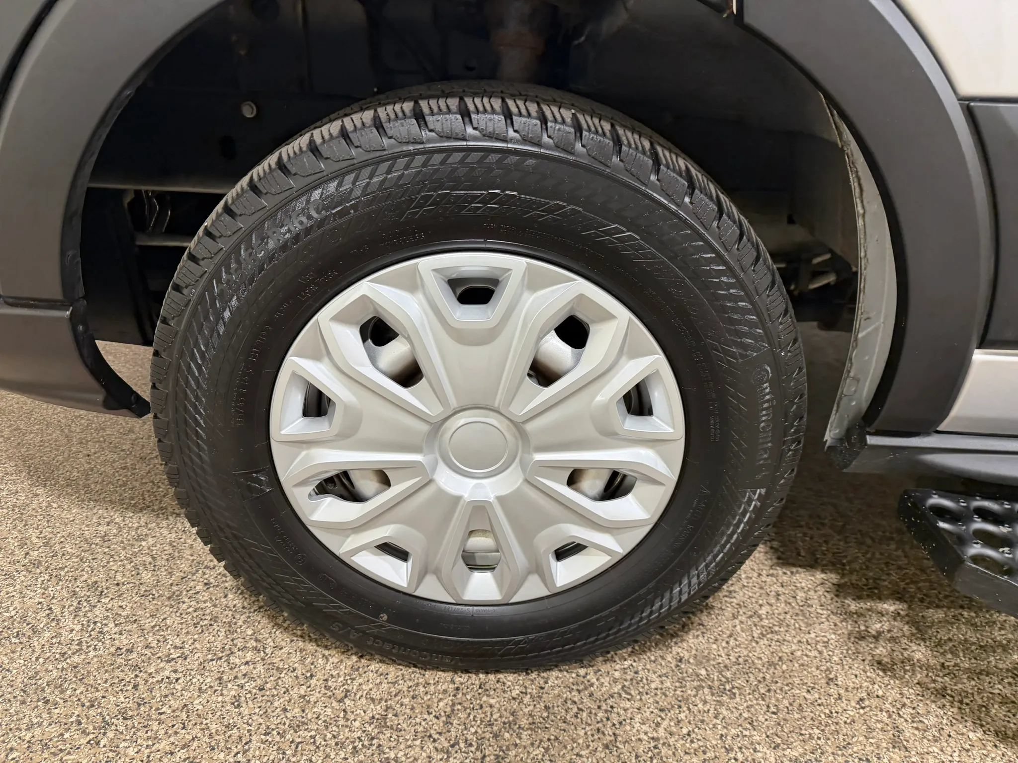 Used 2019 Ford Transit 250 148 Medium Roof RWD image 64