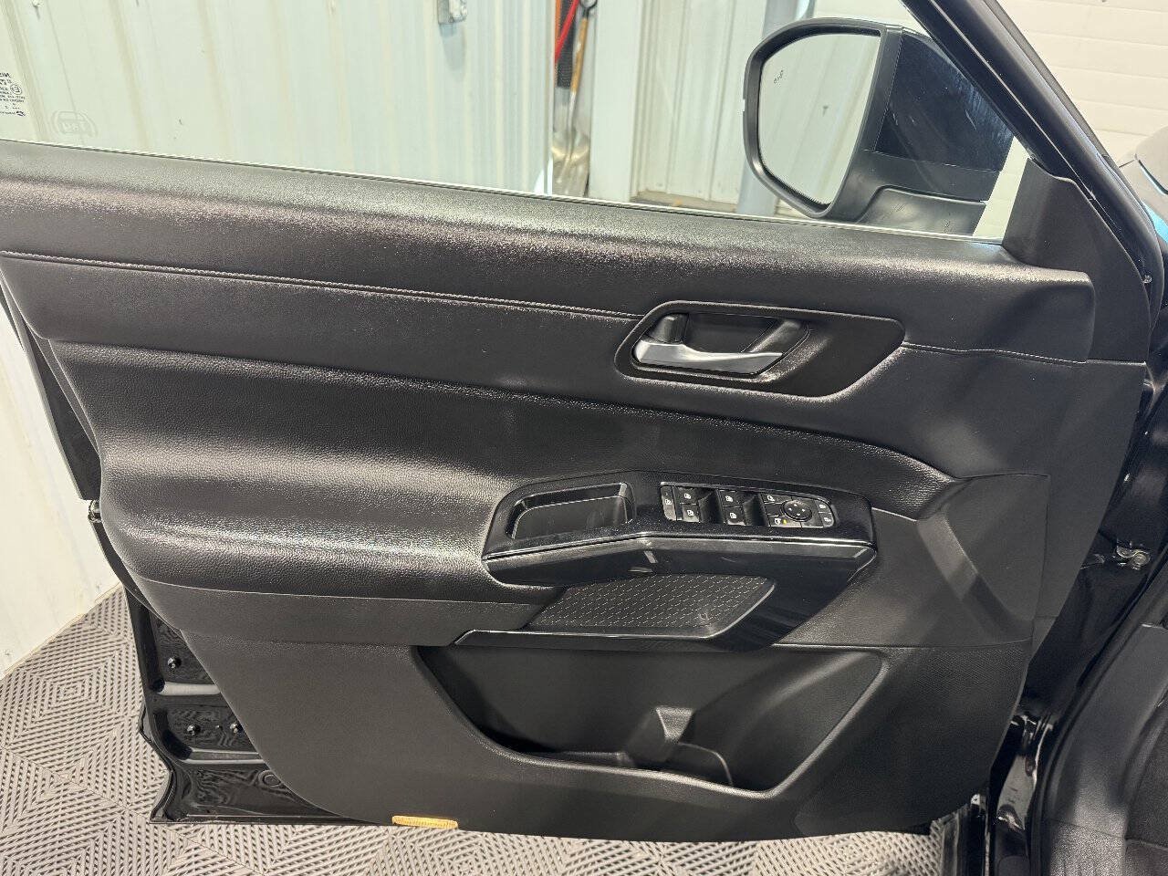 Used 2022 Nissan Pathfinder S AWD/4WD image 8