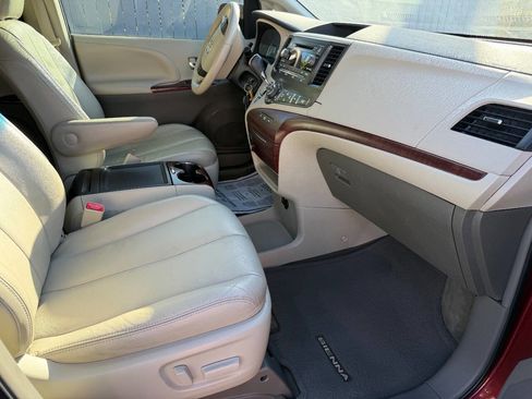 Used 2013 Toyota Sienna XLE image 11