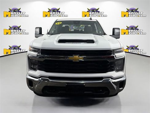 Used 2024 Chevrolet Silverado 2500 LT image 2