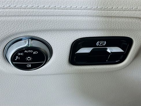 Used 2023 Mercedes-Benz EQS 450+ SUV image 11