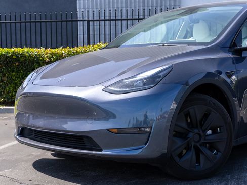 Used 2023 Tesla Model Y Standard Sport Utility 4D image 12