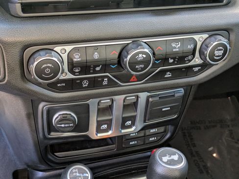 Used 2024 Jeep Wrangler Sport S image 24