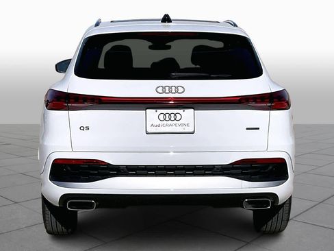 Used 2025 Audi Q5 Premium w/ Convenience Package image 4