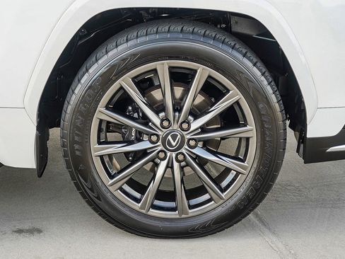 Used 2024 Lexus LX 600 F Sport image 11