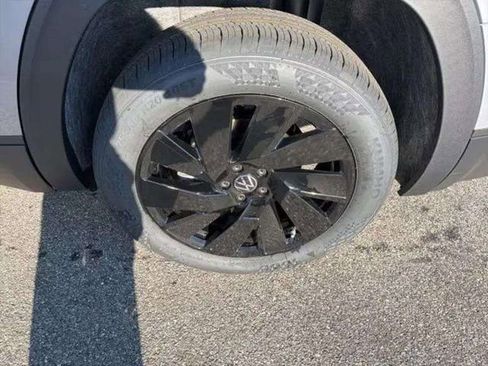 New 2026 Volkswagen Atlas SE image 10