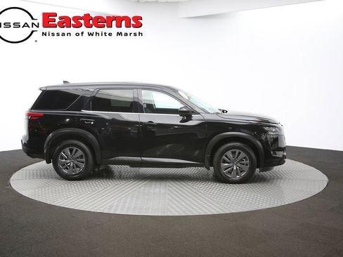 Used 2024 Nissan Pathfinder S image 57