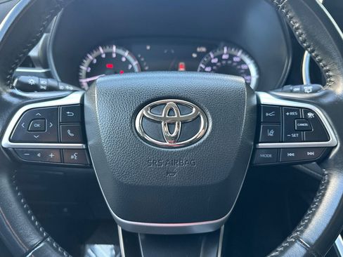 Used 2023 Toyota Highlander LE AWD/4WD image 25