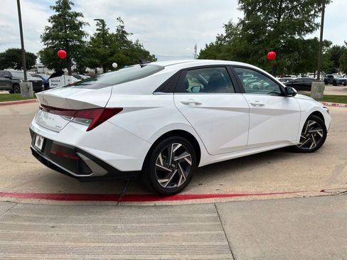 Used 2025 Hyundai Elantra Limited FWD image 6