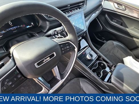 Used 2022 Jeep Grand Cherokee Altitude image 12