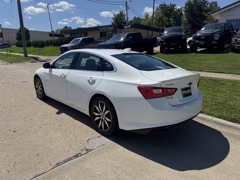 Used 2017 Chevrolet Malibu LT FWD image 3