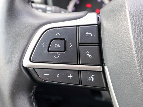 Used 2024 Toyota Highlander LE image 14