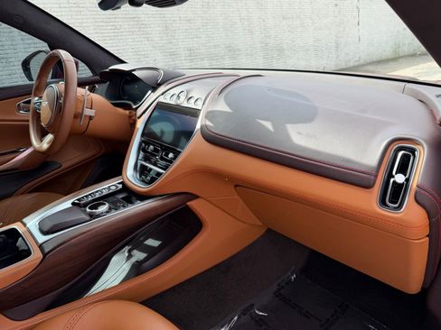 Used 2021 Aston Martin DBX image 17