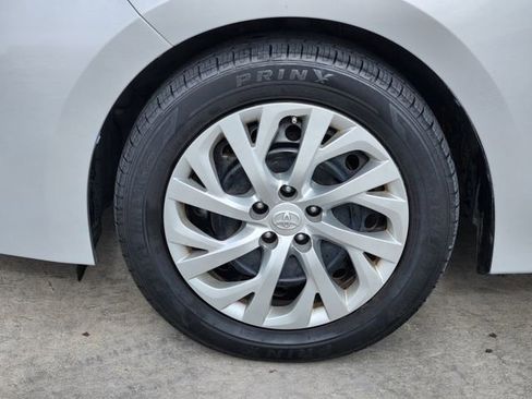 Used 2017 Toyota Corolla LE image 11