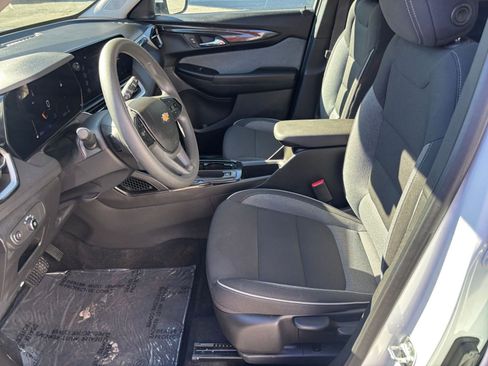 Used 2025 Chevrolet TrailBlazer LT image 23