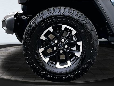 Used 2025 Jeep Wrangler Unlimited Rubicon 4xe image 10