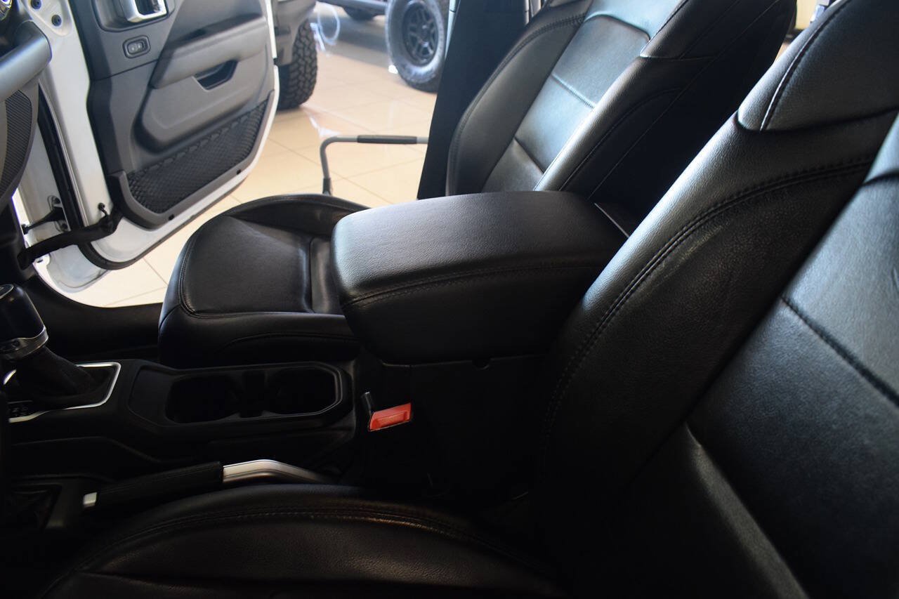 Used 2020 Jeep Wrangler Unlimited Sahara AWD/4WD image 36