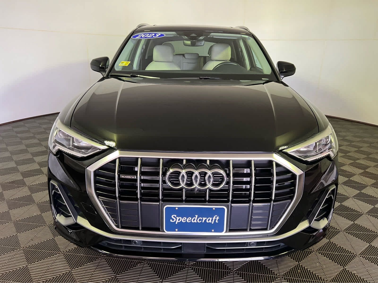 Used 2023 Audi Q3 2.0T Premium Plus w/ Premium Plus Package AWD/4WD image 2