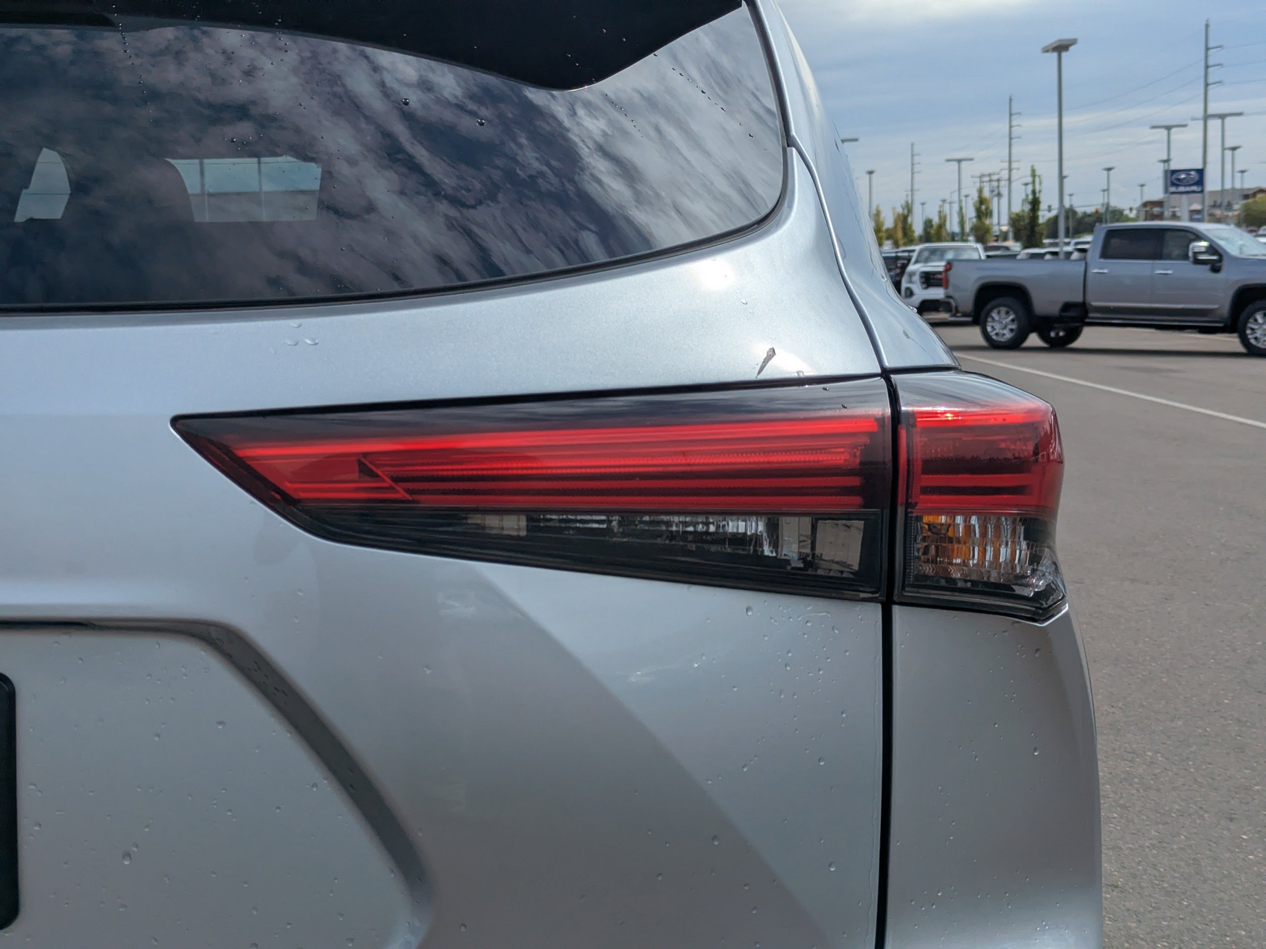 Used 2021 Toyota Highlander XLE AWD/4WD image 45